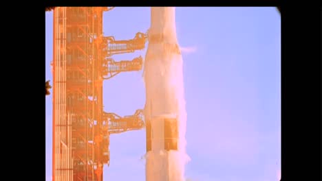Saturn-V-Raketenstart-Seitenansicht