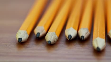 Bleistifte-Auf-Tischschwenkaufnahme