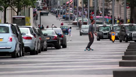 Skateboarden-Auf-Der-Straße