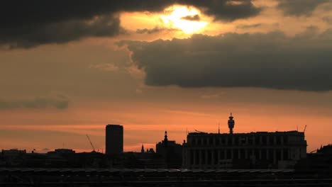 Londoner-Skyline-Bei-Sonnenuntergang