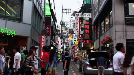 Pedestrians-in-Gangnam,-2