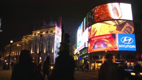 Piccadilly-Circus-Bei-Nacht