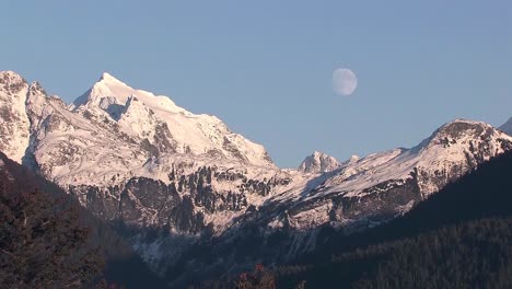 Moon-Over-Mountains