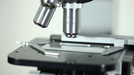Microscopio-de-cerca-1