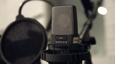 Condenser-Microphone-Close-Up