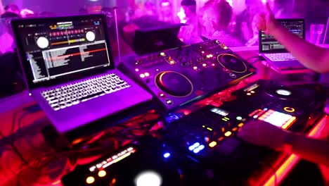 DJ-Set---Nachtclub