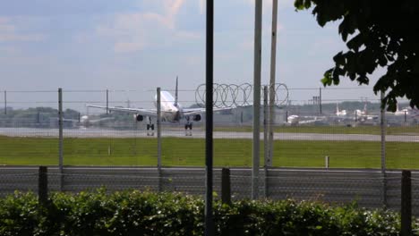 Plane-Landing-at-Heathrow