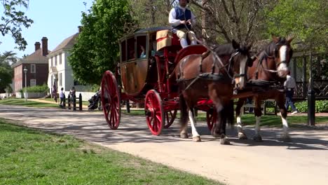 Old-World-Horse-Drawn-Carriage-2