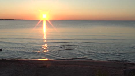 Morning-at-the-Beach-on-Lake-Michigan