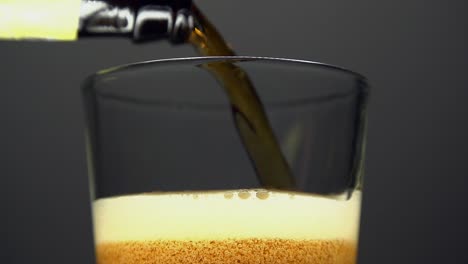 Beer-Pour-in-Super-Slow-Motion