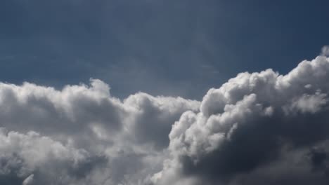 Erhebende-Wolken-Zeitraffer
