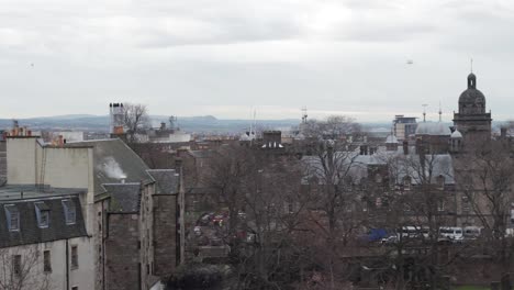 Dächer-Und-Hügel-In-Edinburgh