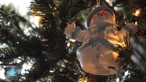 Snowman-Christmas-Ornament-(Rack-Focus)