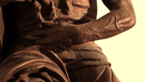 Michelangelo-s-Moses-Miniatura-Inclinada
