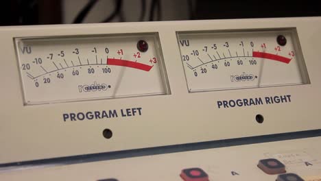 Vintage-Audio-Board-VU-Meters-(Close)