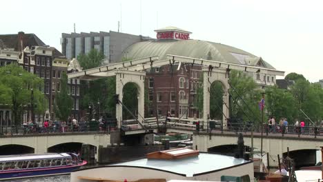 Amsterdam-Skinny-Bridge-Und-Carre-Theatre