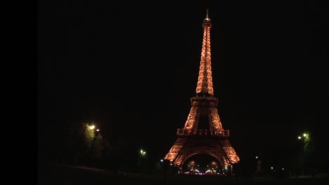 Eiffelturm-Weitschuss-Nacht