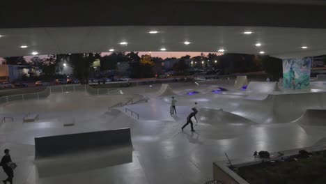 Skatepark-In-Der-Abenddämmerung