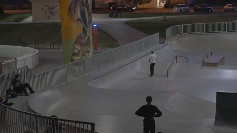 Skatepark-Bei-Nacht