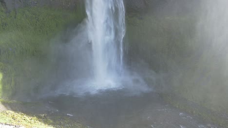 Waterfall-Tilt-Shot
