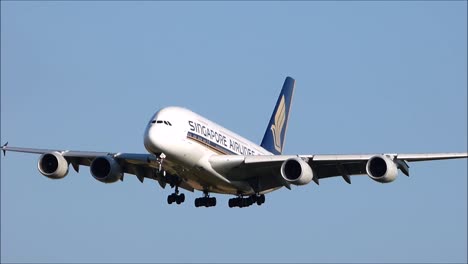 Singapore-Airbus-A380-Landing
