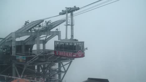 Ski-Lift-Leaving-Platform