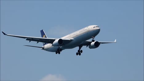 Bei-Der-Landung-Des-Airbus-A330
