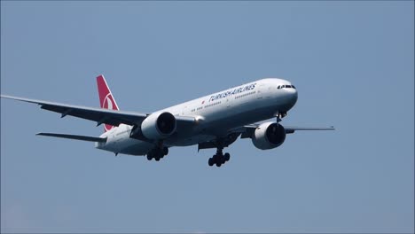 Turkish-Airlines-Boeing-777-Landing
