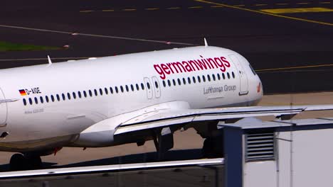 Germanwings-Flugzeug-Rollt