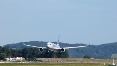 AA-Boeing-767-Landing
