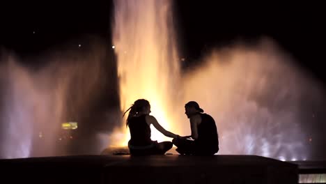 Couple-at-Fountain