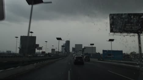 Mexiko-Regnet-Auf-Der-Autobahn