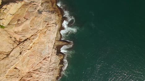Vista-Aérea-Footage-of-Cliffs-and-Water