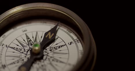 Vintage-Compass-Close-Up-1