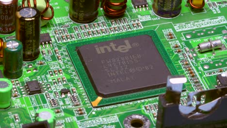 Intel-Microprocessor-On-PCB
