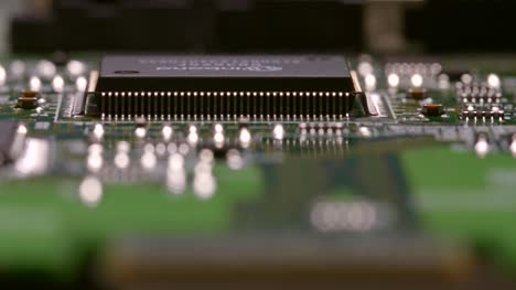 Tracking-Along-the-Edge-of-a-Processing-Chip-on-a-Circuit-Board