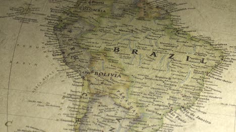 Schwenk-über-Eine-Vintage-Karte-Nach-Brasilien