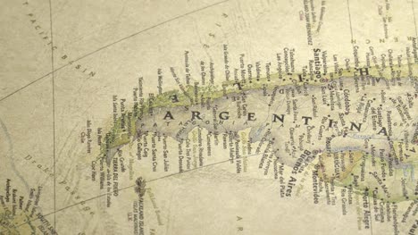 Schwenk-über-Eine-Vintage-Karte-Nach-Argentinien