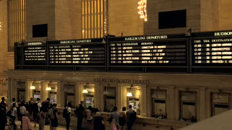 Departure-Boards-in-Grand-Central-Station