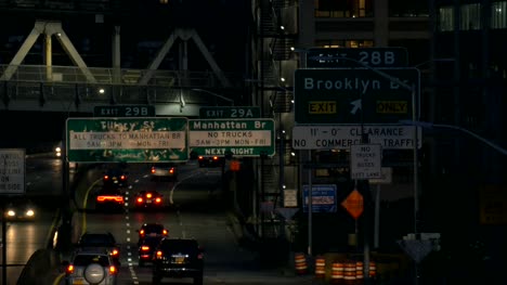 Verkehr-Entlang-Einer-New-Yorker-Autobahn-Nachts-Free