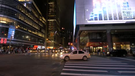 Nachts-über-Den-Times-Square-Schwenken