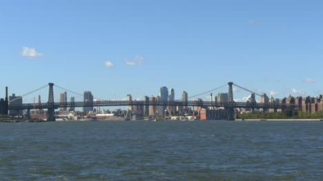 Wide-Shot-of-Williamsburg-Bridge-New-York