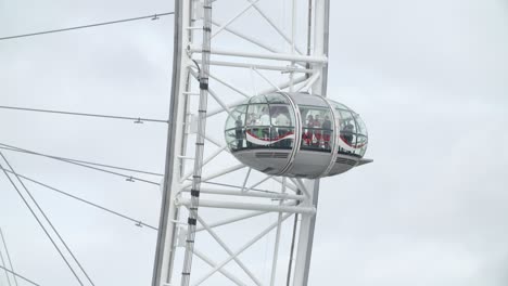 Close-Up-of-a-Pod-on-the-London-Eye