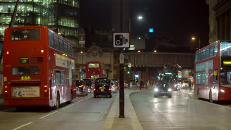 Belebte-Straße-In-London-Bei-Nacht