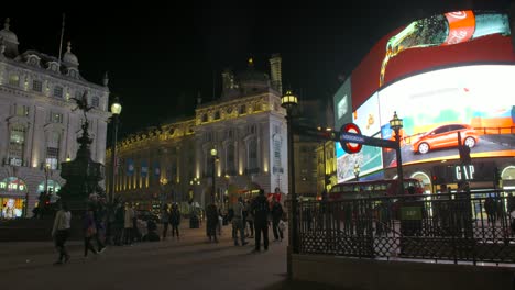 Piccadilly-Circus-en-la-noche