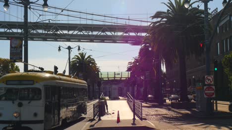 Oldtimer-Straßenbahn,-Die-Den-Bahnhof-Von-San-Francisco-Verlässt