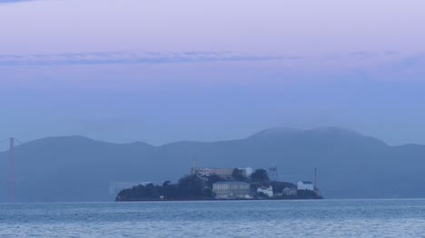 Isla-de-Alcatraz-al-amanecer-San-Francisco
