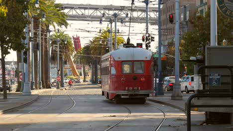 Vintage-Tram-in-Downtown-San-Francisco
