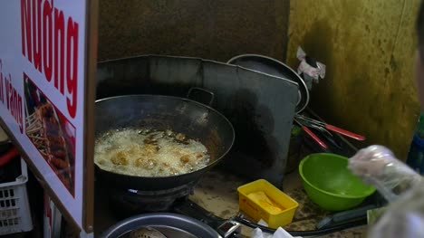 Vietnamese-Lady-Cooking-Street-Food