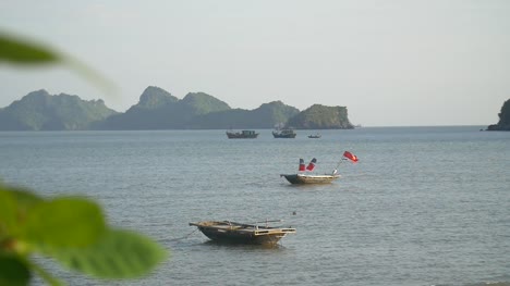 Vietnamese-Boats-in-Ha-Long-Bay